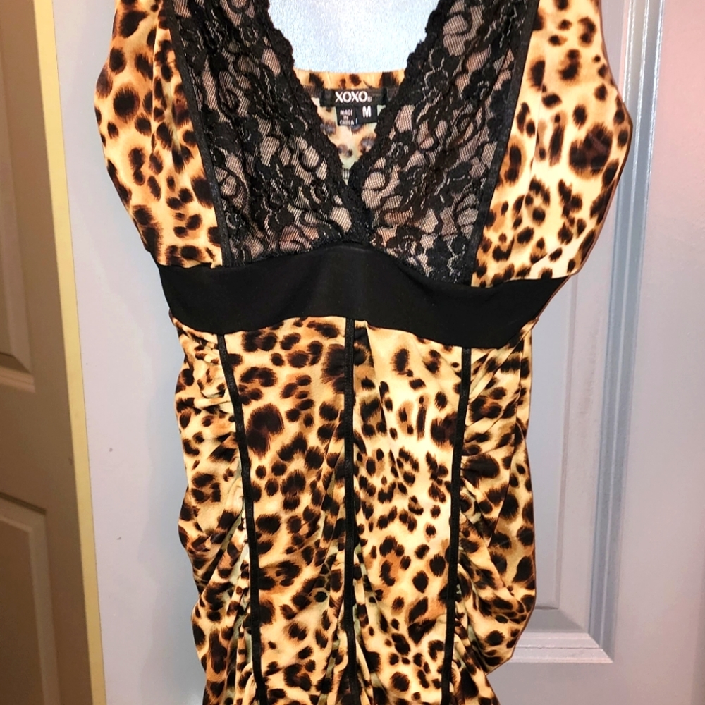 Leopard / cheetah top with lace